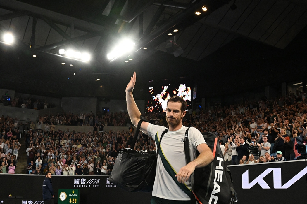 Andy Murray farewells the crowd at Australian Open 2023