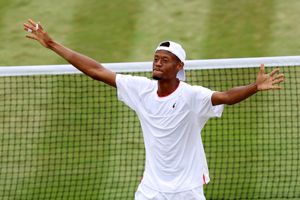 Christopher Eubanks beats Stefanos Tsitsipas at Wimbledon