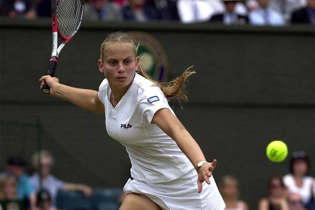 Jelena Dokic competes in the Wimbledon semifinals of 2000 against Lindsay Davenport