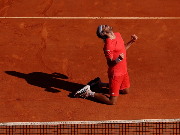 Stefanos Tsitsipas celebrates his 2024 Monte Carlo Masters triumph