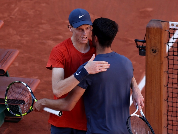 Jannik Sinner loses to Carlos Alcaraz in the Roland Garros semifinals